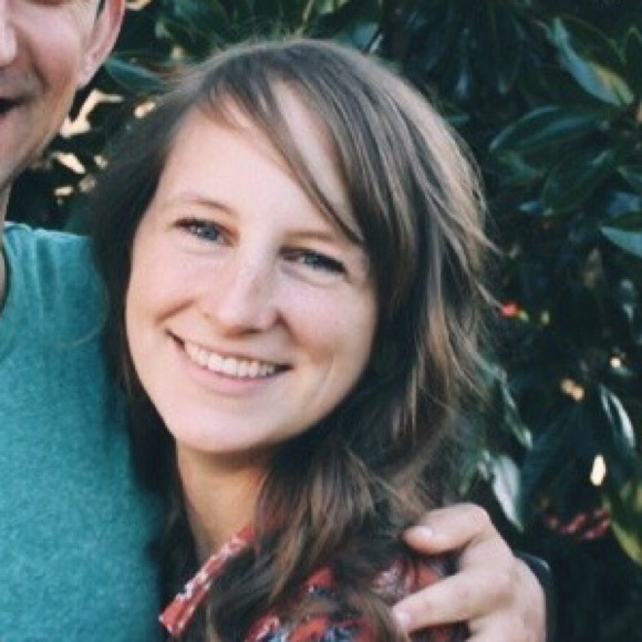 Meet your Posher, Hannah - Picture 1 of 2